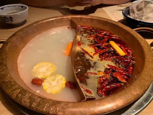 大骨滋補鍋+普通辣大紅鍋