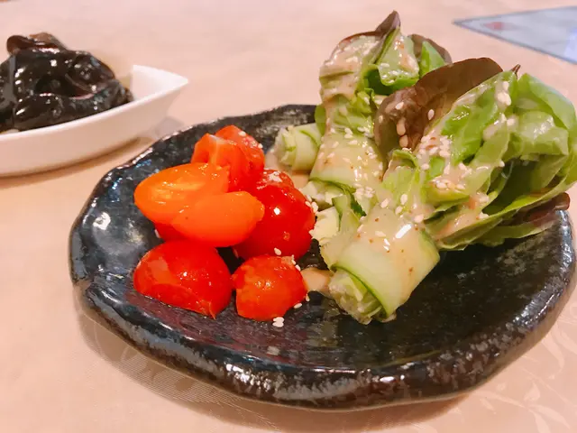 本地水耕沙律菜伴芝麻醬