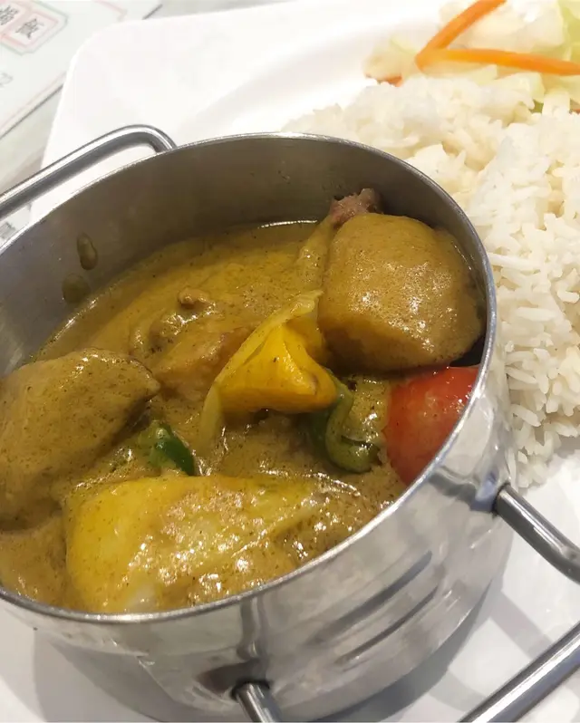 咖哩薯仔牛腩飯 馬來西亞咖哩口味 椰香味重又夠辣 超好送飯❤️ 牛腩牛筋入味夠稔,我唔好食飯都忍唔住食曬👍🏻