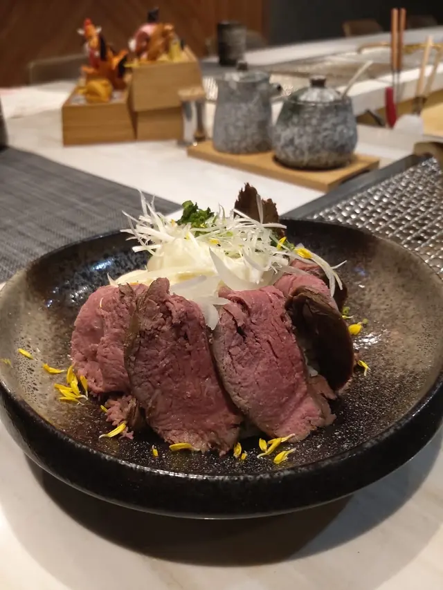 慢煮牛柳肉質都幾嫰滑,飯是有配上溫泉蛋