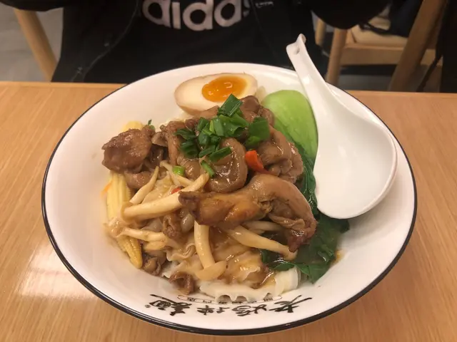 私房花雕雞拌麵