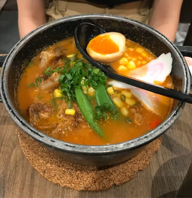 辣蕃茄湯烏冬  配豬軟骨