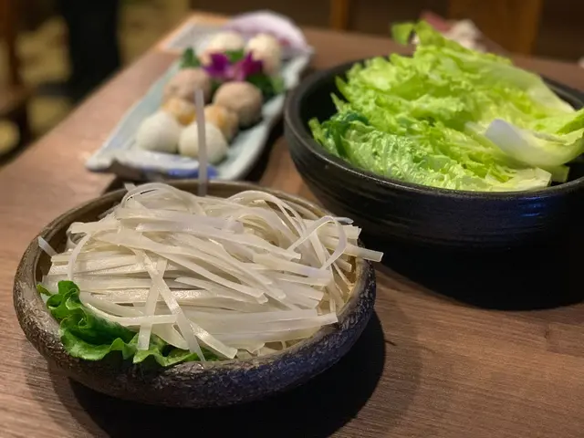 扁長條狀嘅寬粉條幼滑Q彈，煙煙韌韌，
夠煮不爛，
有正嘅湯底，一定要有吸湯嘅配料！😏