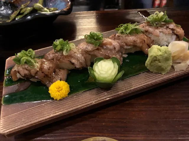 火焰吞拿魚腩筋壽司 