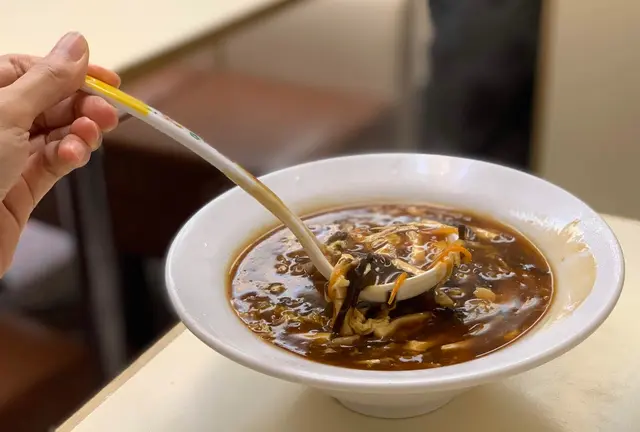 配料十足,有豆腐、筍絲、雲耳等,
微酸少辣,幾惹味!