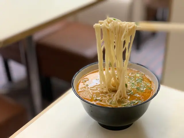 用左自家製嘅花生醬、麻醬和醋,酸香味美~