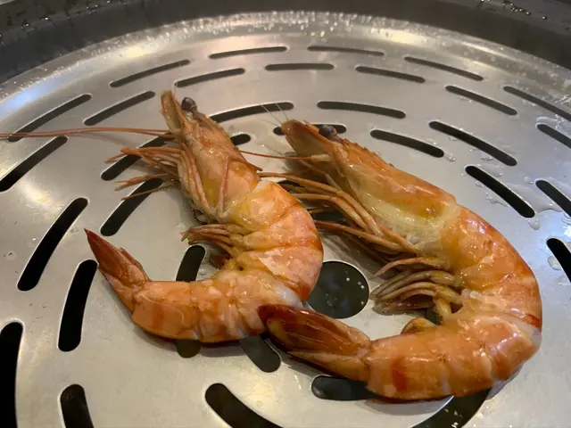 都幾大隻，
肉質爽彈，蝦頭裏面有好多蝦膏，鮮味十足！