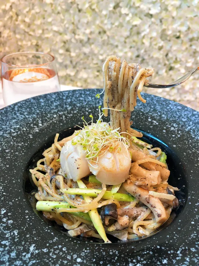 香煎日本帶子配黑松露忌廉意大利粉