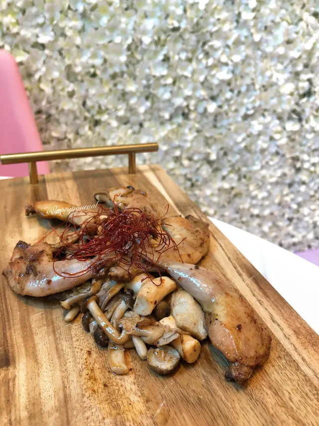 法國慢煮鵪鶉腿配牛油炒野菌