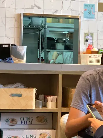 厨师系厨房食烟