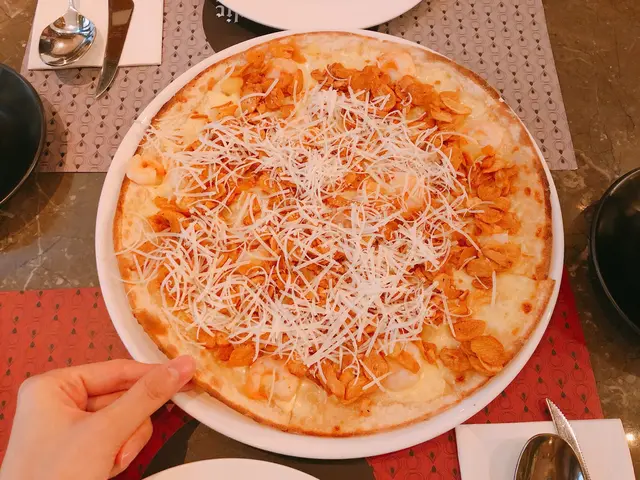 Garlic  Snowing  Pizza