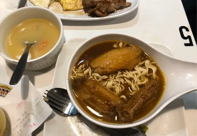 茶餐A  -  瑞士汁雞翼湯公仔麵