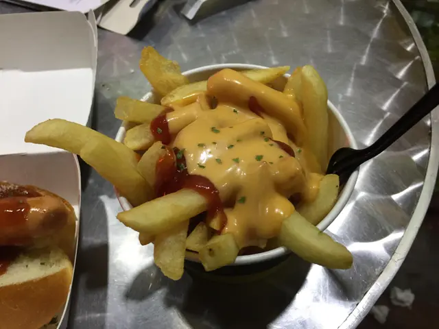 跟餐加$12會可以揀兩款小食，我就揀左兩個細薯條，店員幫我裝埋一齊，有一個大薯條既份量