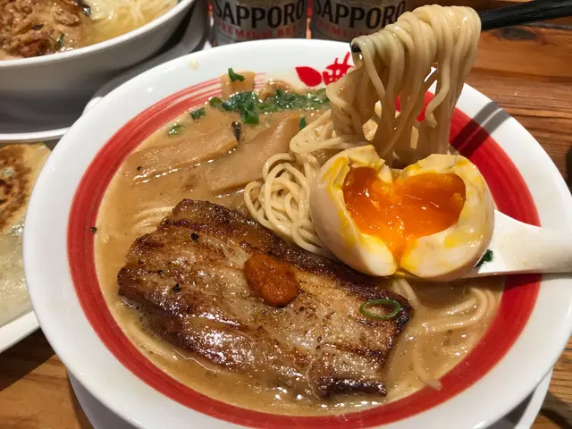 炙燒豚肉味玉拉麵