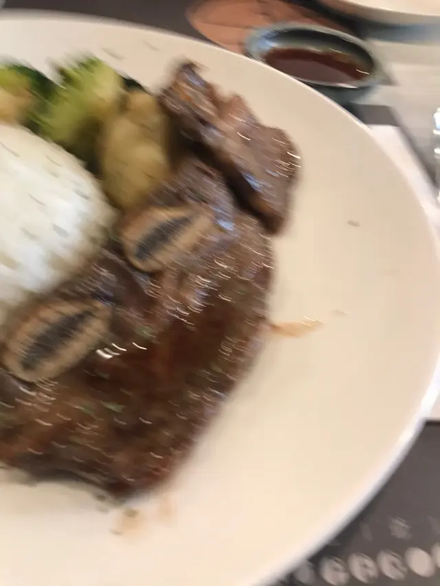 好薄片嘅牛仔骨，仲幾多肥肉添😖