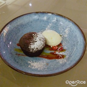 chocolate pudding with ice cream - Little Tipsy Restaurant &amp; Bar in Kwun Tong 