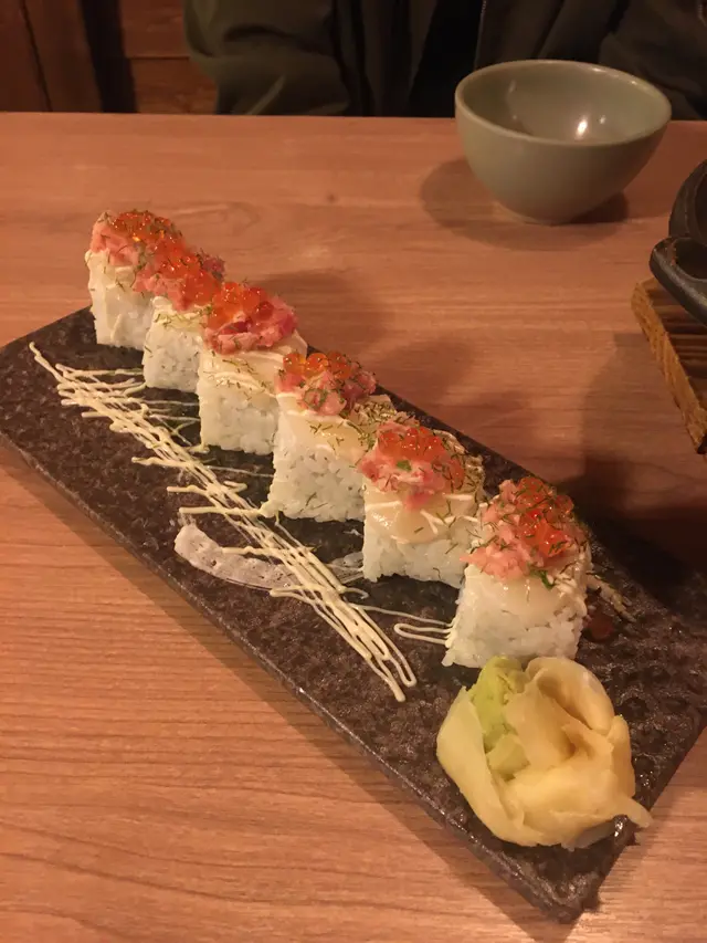 香蔥碎吞拿魚腩帶子魚籽卷