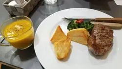 橡果黑毛猪