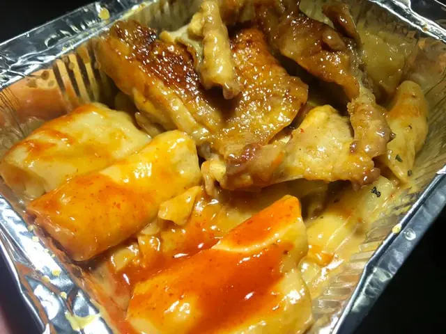 雞扒牛肝菌汁炒腸粉