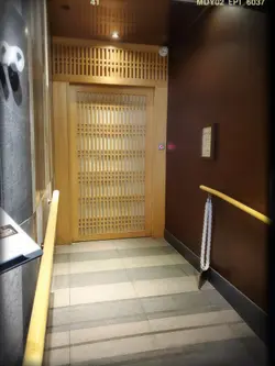 和式嘅電動木門