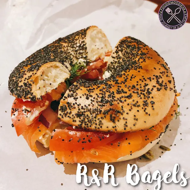 Smoked salmon bagel