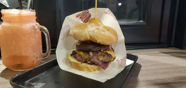 大啡菇芝士牛肉漢堡