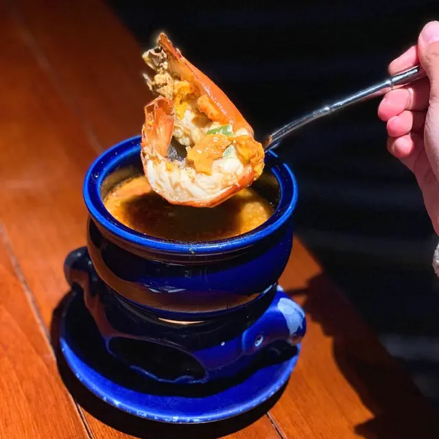 藍象特色冬蔭功配大蝦