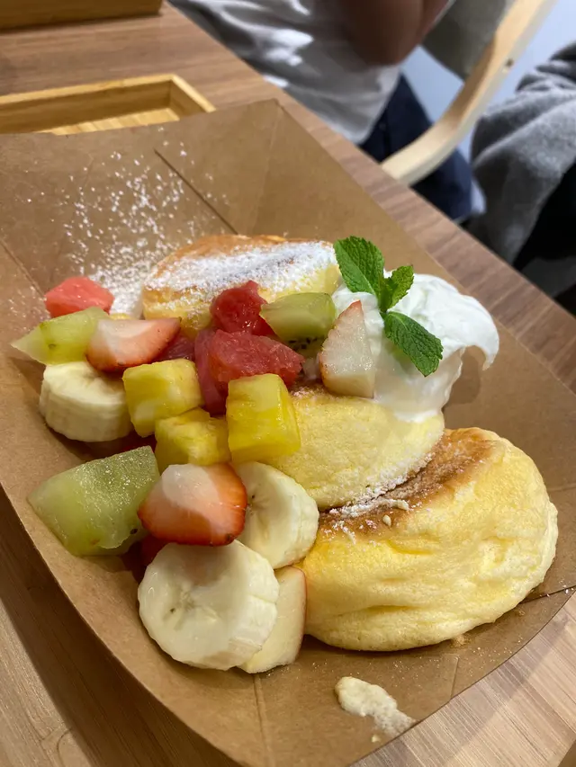 時令鮮果班戟  pancakewith  seasonal  fruit