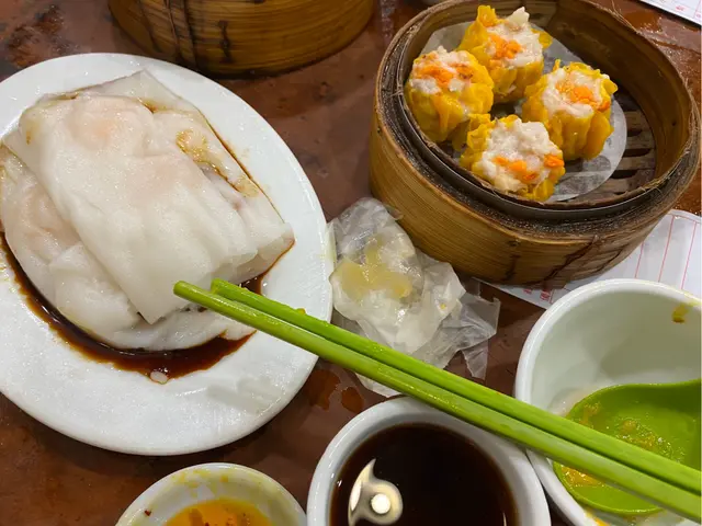 燒賣不錯,腸粉比較厚皮