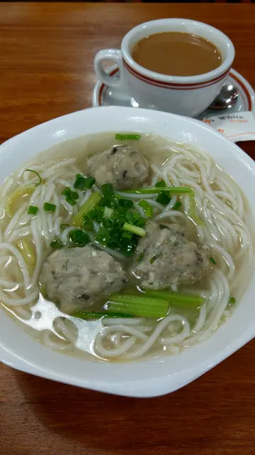 鯪魚球米線