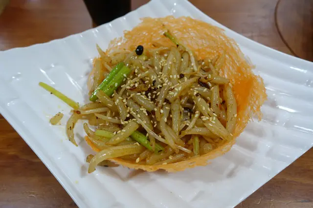 金網老干媽醬炒銀針粉