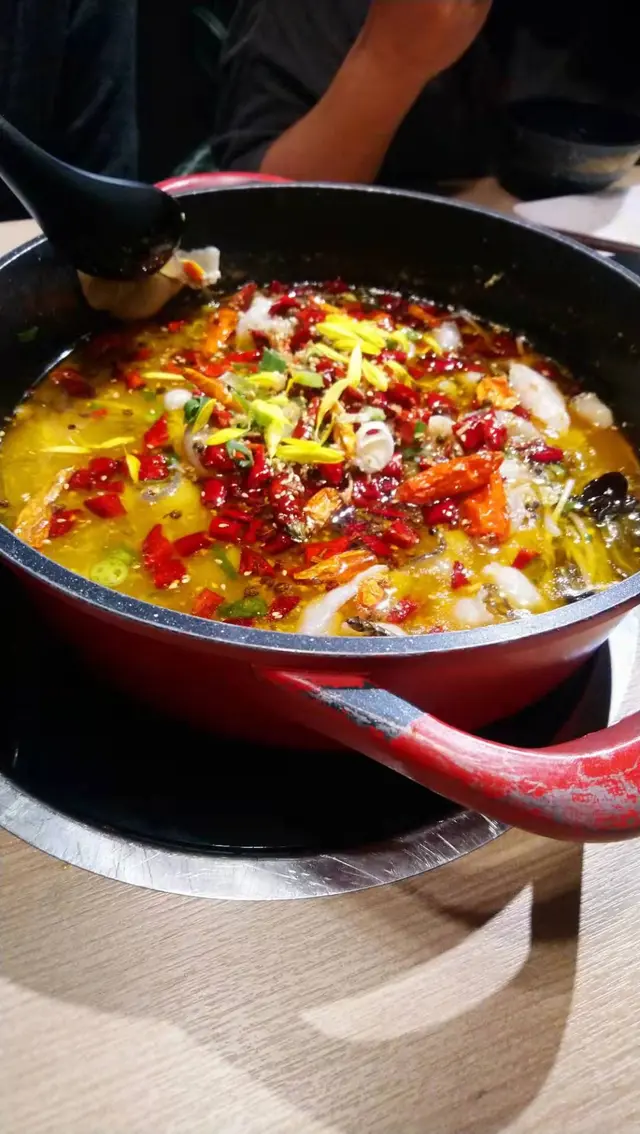 老壇酸菜魚鍋