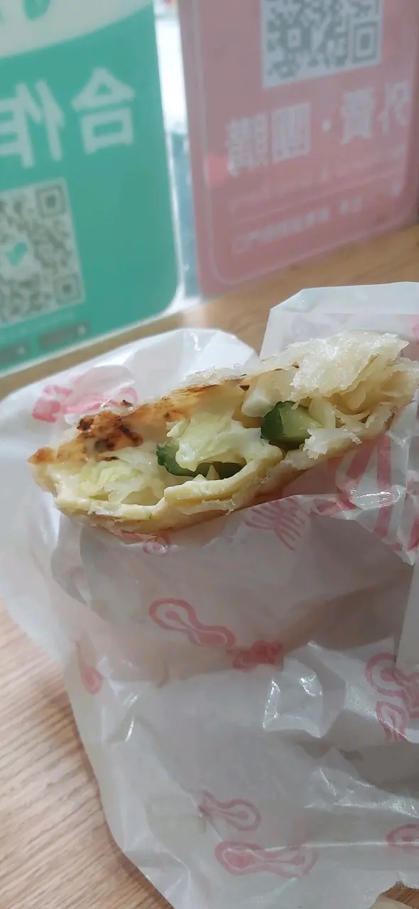 芝士手抓餅配沙律醬