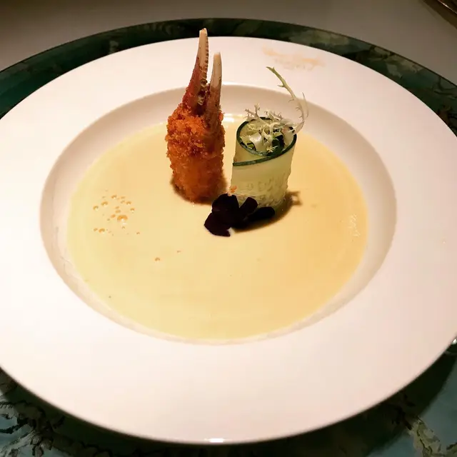 粟米忌廉湯配香脆蟹鉗