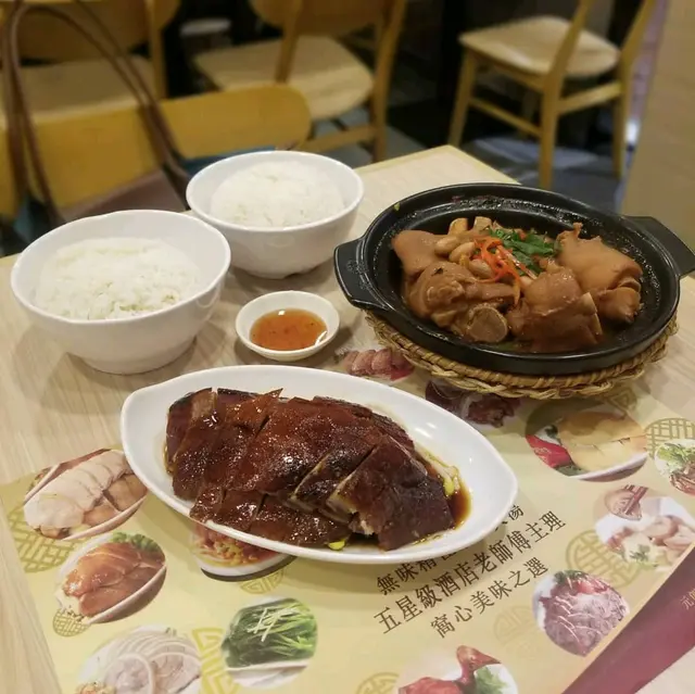 梅子脆燒鵝($88),南乳豬手煲($68)