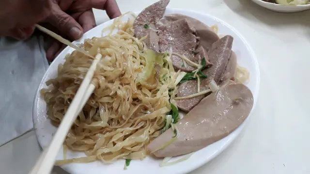 撈麵份量少 腰潤唔夠熟