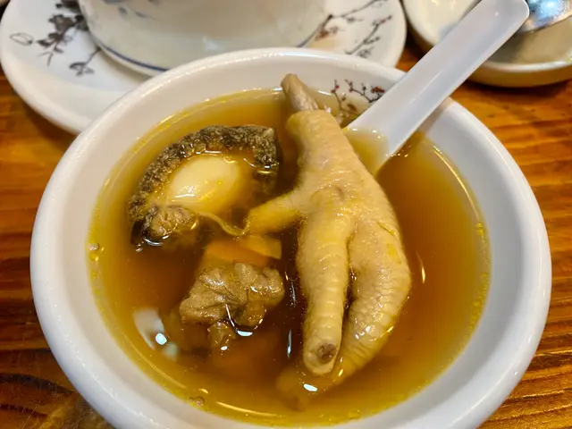 核桃蟲草鮑魚炖雞