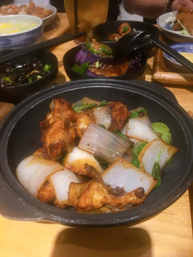 煲仔. 塔香三杯雞