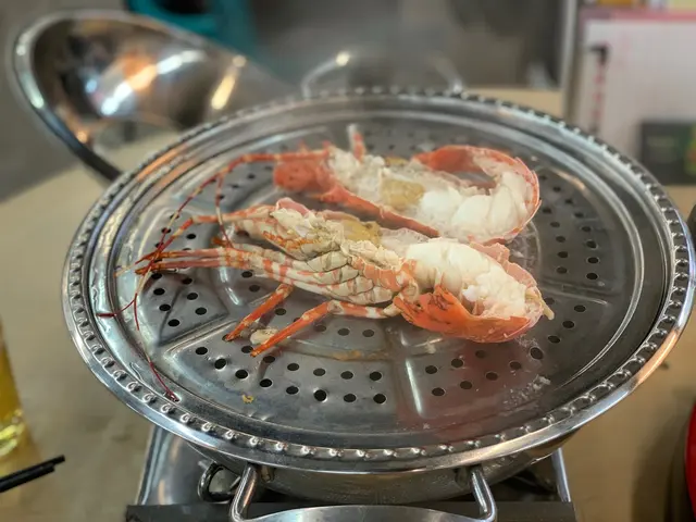  龍蝦好肥美，唔算有好多蝦膏，
但肉質彈牙，鮮味十足！