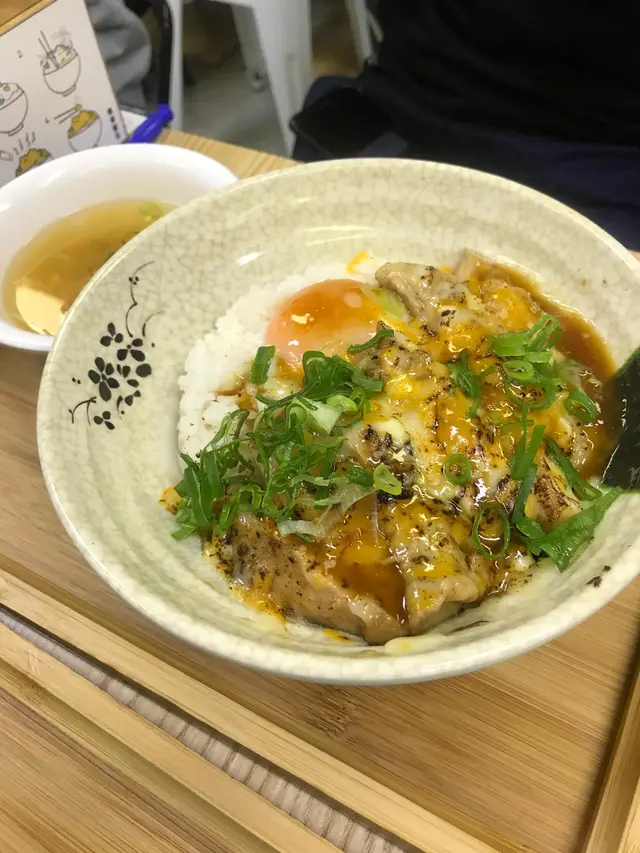 照燒慢煮鳥肉芝士爆丼