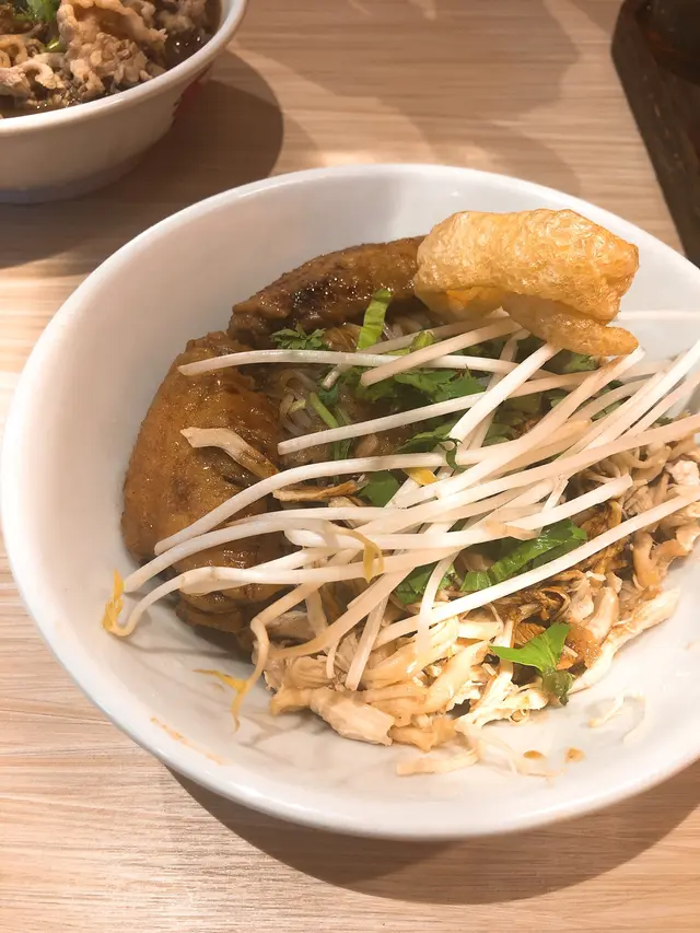 雞絲雞翼撈金邊粉