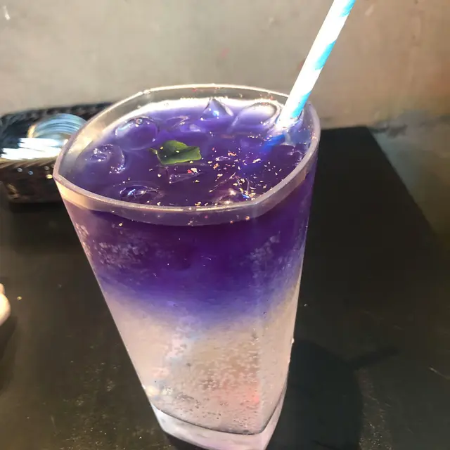 藍蝶花荔枝梳打水