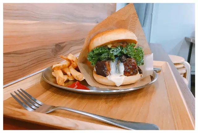 72小時安格斯牛小排漢堡