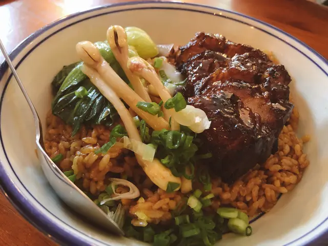 24小時慢煮伊比利亞叉燒,酒香獅頭鵝肝溫泉蛋,香噴噴豬油撈飯