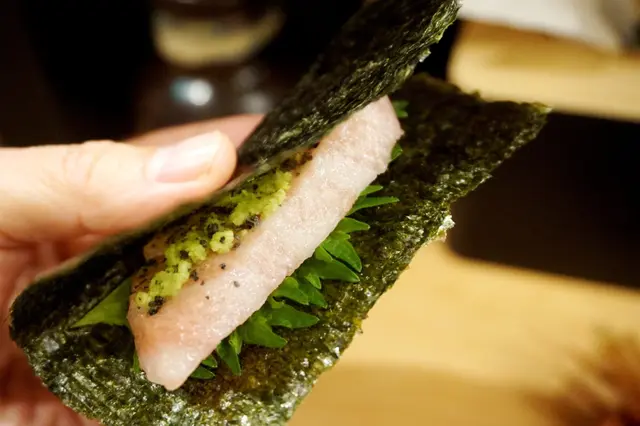 大吞拿魚腩伴紫菜