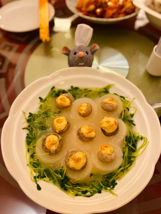 小蘑菇扒白蘿蔔