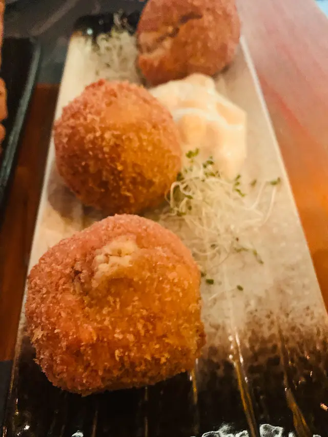 黃金手工蟹波配菠蘿酸忌廉