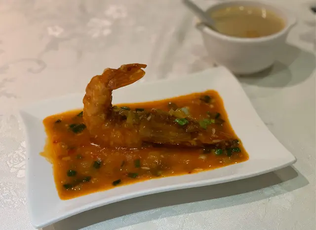 大虎蝦外皮炸得香脆, 干燒汁酸酸甜甜,幾醒胃,不錯吃!