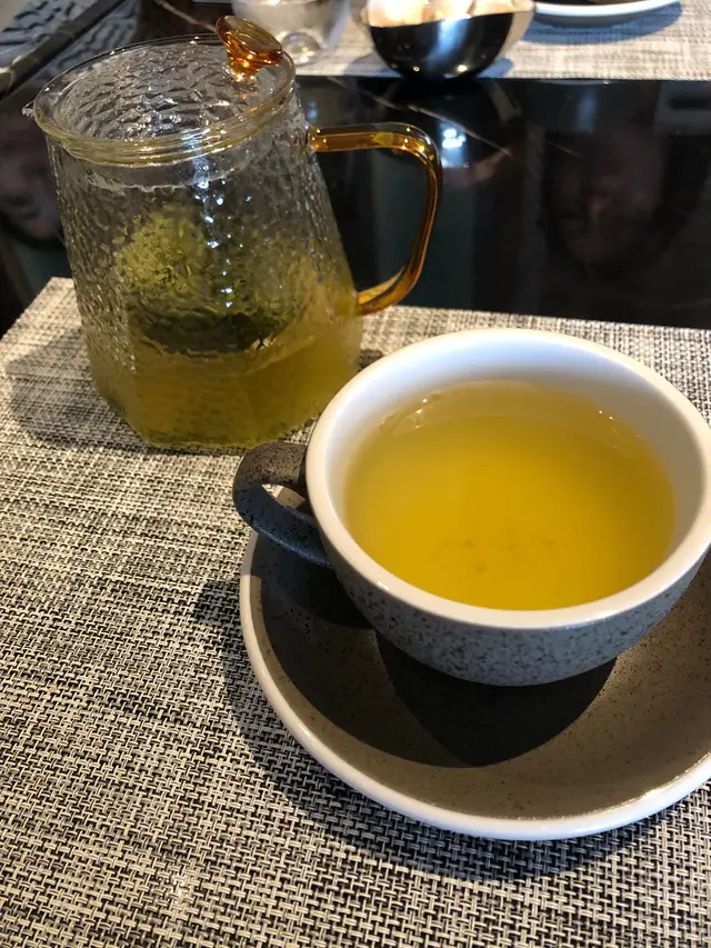 享受完一頓多層次的午餐，再配上這個煎茶，好有平衡味覺的感覺。