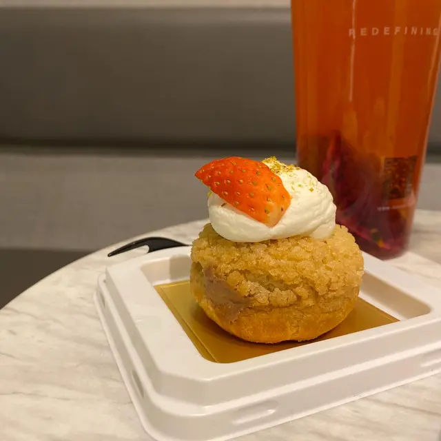 野莓忌廉朱古力泡芙